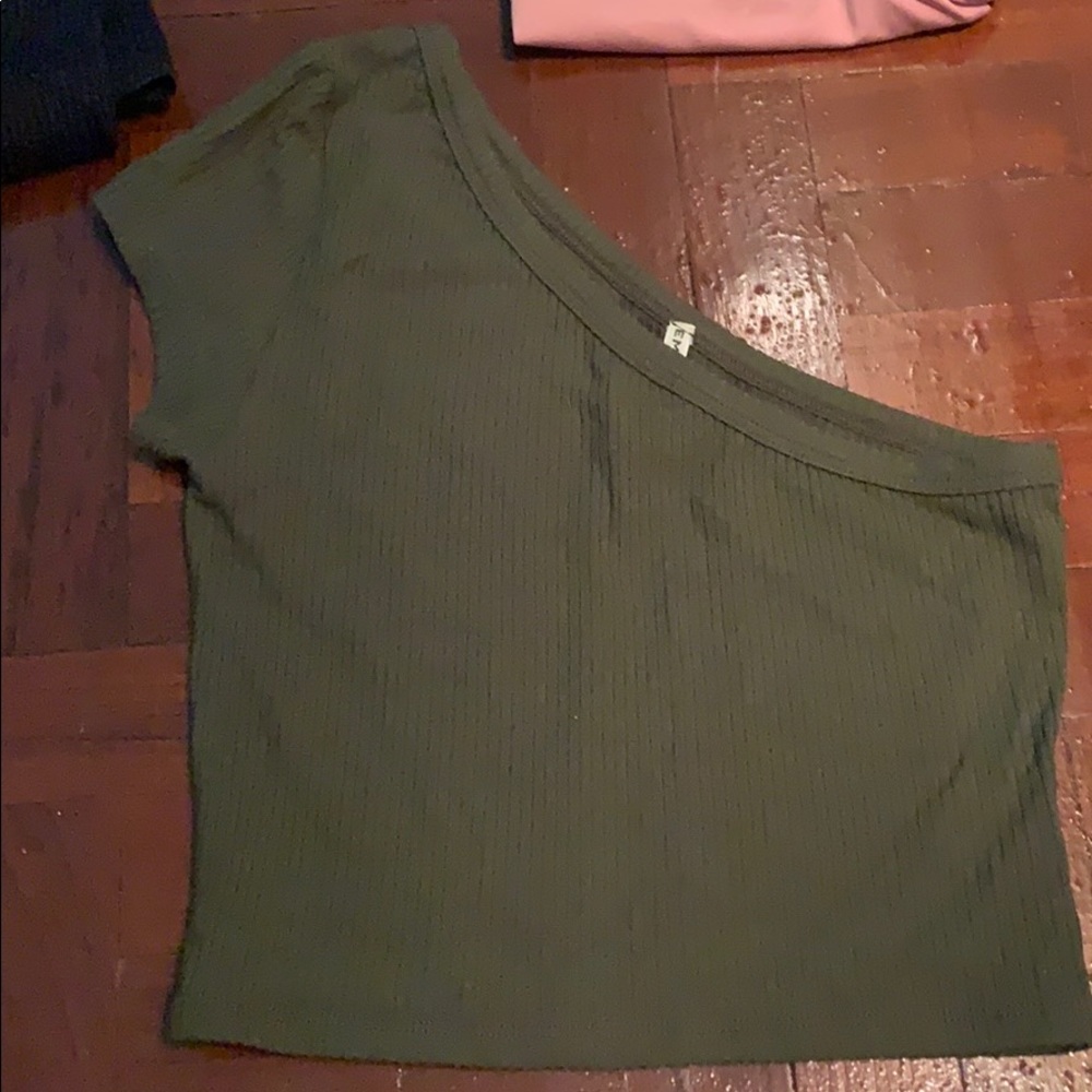 Emma and sam one sleeved top